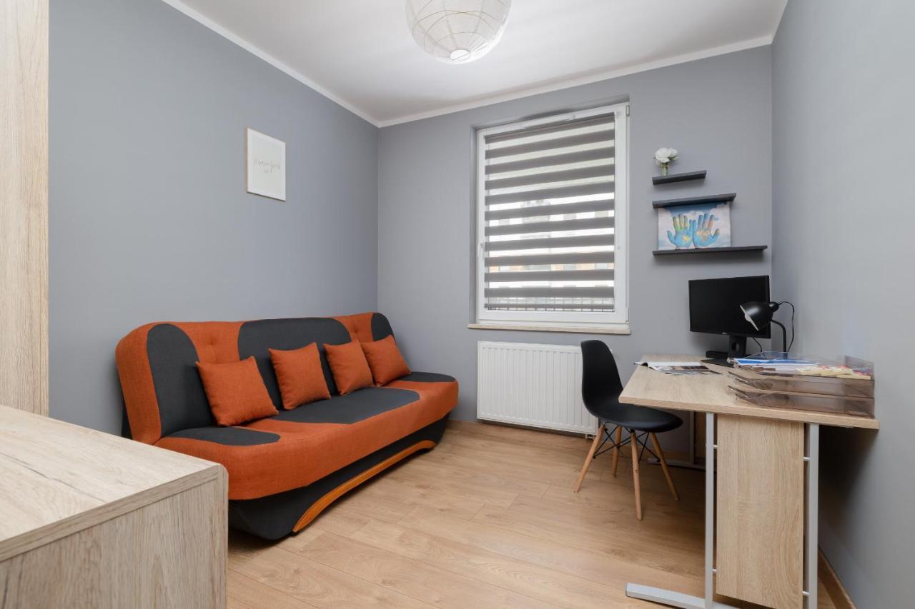 Osiedle Avia Family Apartment In Krakow With Balcony By Noclegi Renters ภายนอก รูปภาพ